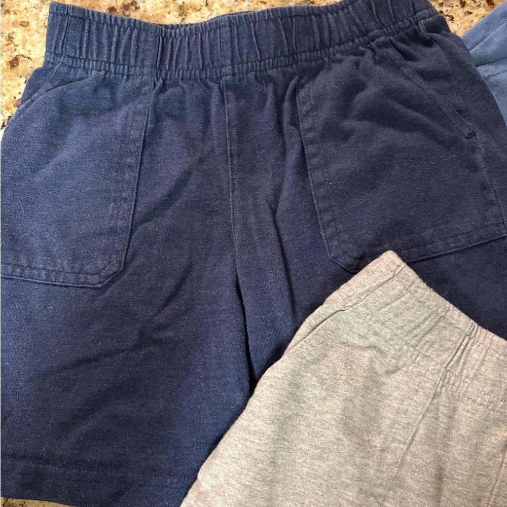 Bundle Size 4T OSHKOSH B’gosh 3 pairs shorts‎